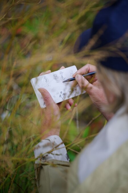 Foto tekenwandeling vrouw emt potlood Tom Janssen
